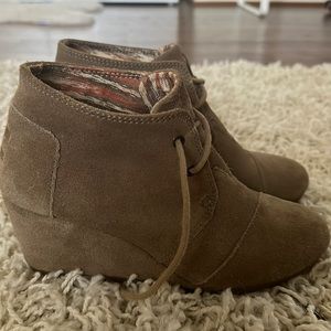 Toms wedges